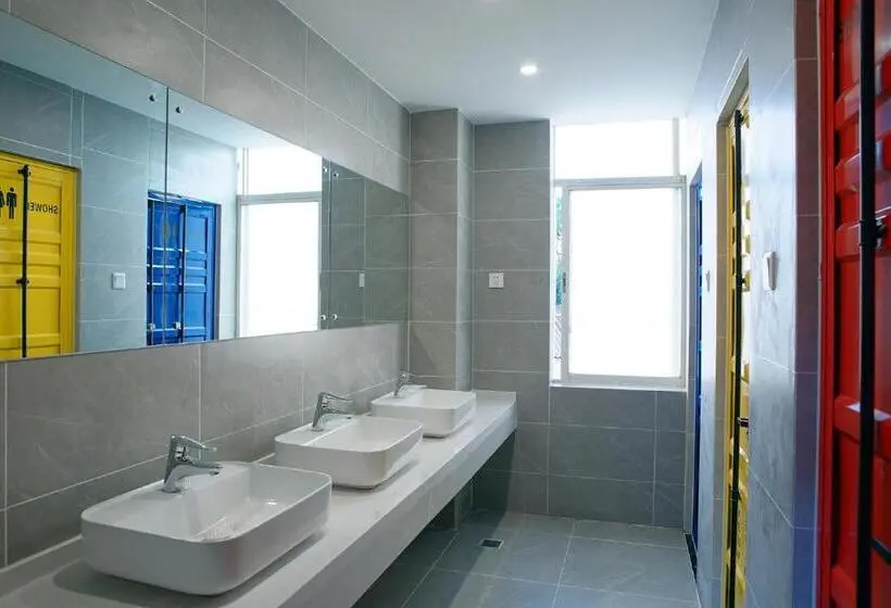 ルームシェアのワンベッド, The Cloudland International Youth Hostel Close To The City Center,15 Min Walks To The Subway, Close