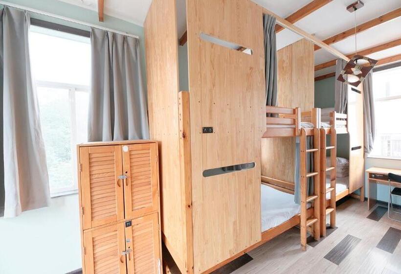 Bed in een Gedeelde Kamer, The Cloudland International Youth Hostel Close To The City Center,15 Min Walks To The Subway, Close