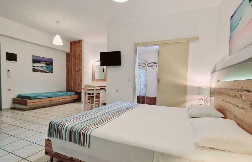 חדר סופריור לשלושה, Almare Beach