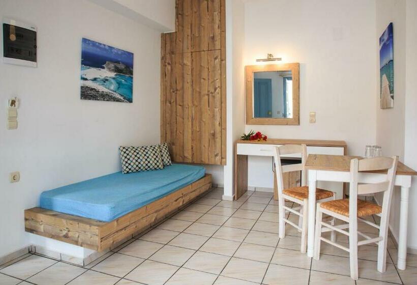 חדר סופריור לשלושה, Almare Beach