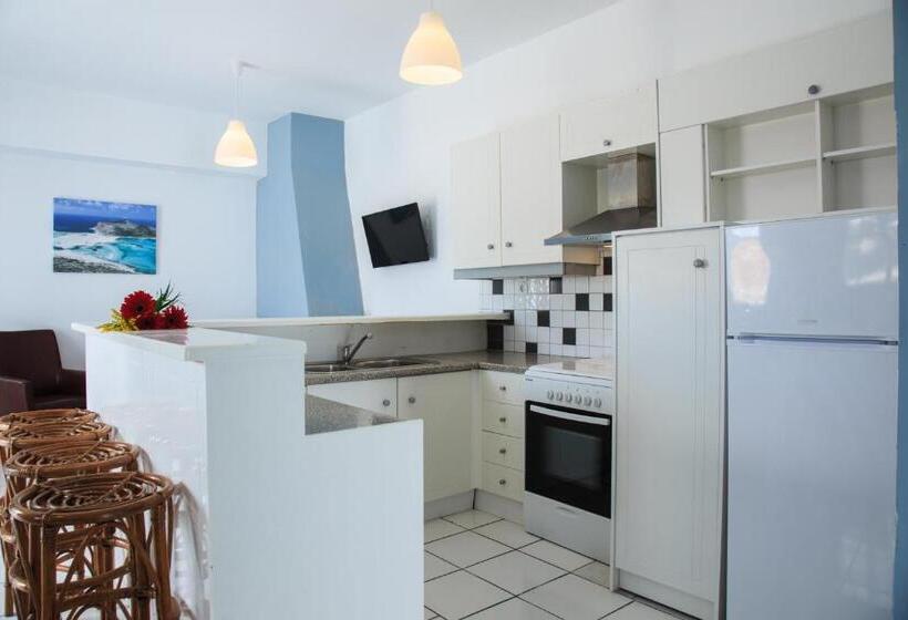 סוויטת ג'וניור, Almare Beach