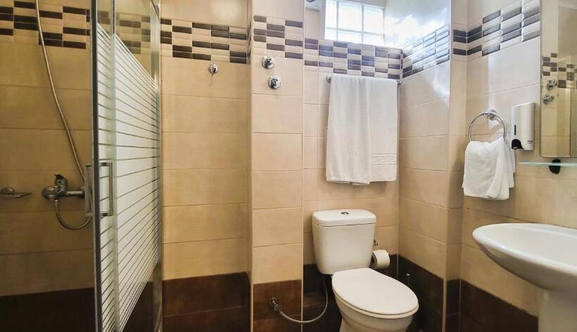 סוויטת ג'וניור, Almare Beach