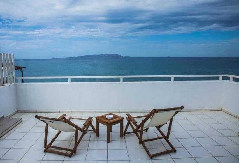 סוויטת ג'וניור, Almare Beach