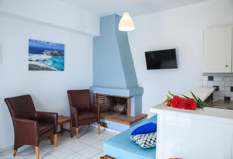 סוויטת ג'וניור, Almare Beach