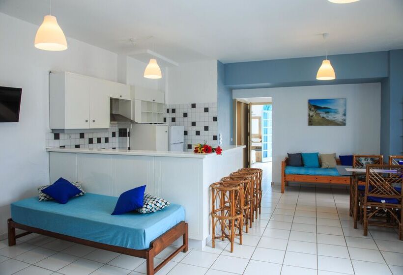 סוויטת ג'וניור, Almare Beach