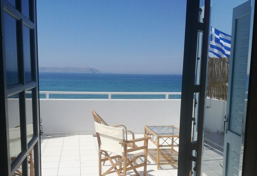 סוויטת ג'וניור, Almare Beach