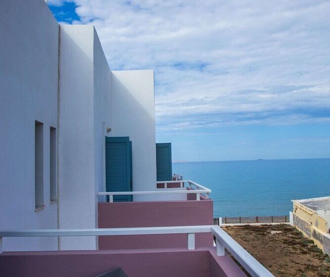 اتاق سوپریور با چشم‌انداز جانبی دریا, Almare Beach
