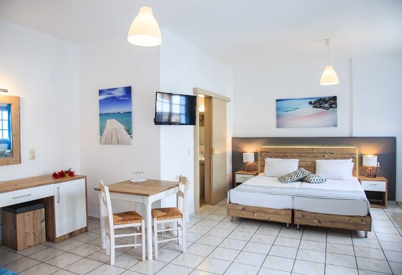 חדר סופריור לשלושה, Almare Beach