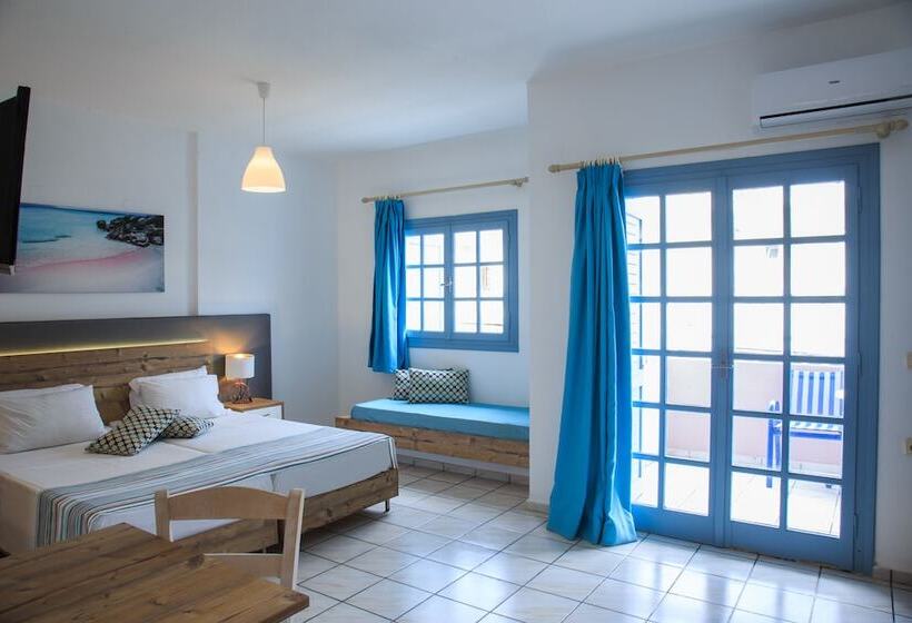 חדר סופריור לשלושה, Almare Beach