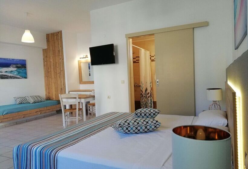 חדר סופריור צדדי נוף לים, Almare Beach