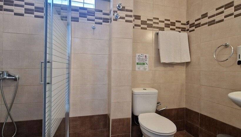 חדר סופריור לשלושה עם נוף לגינה, Almare Beach