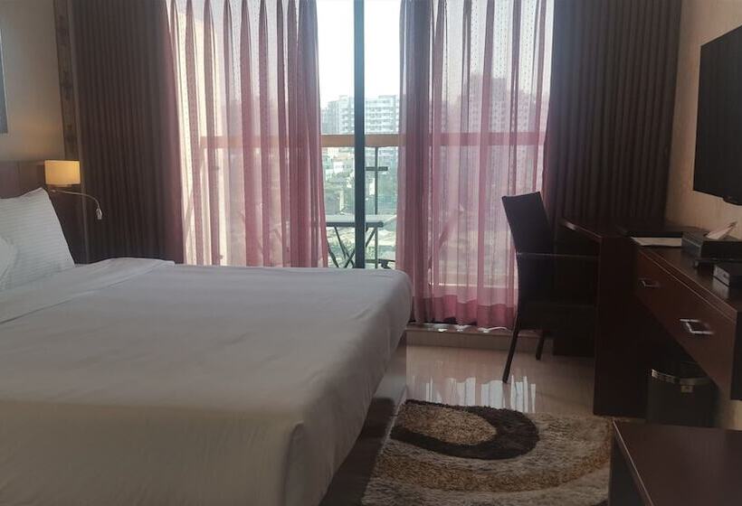 اتاق لوکس با چشم‌انداز دریاچه, Coventina Lake Suites