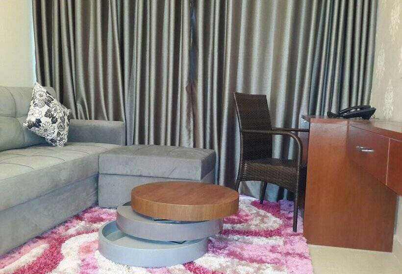 سوییت اجرایی, Coventina Lake Suites