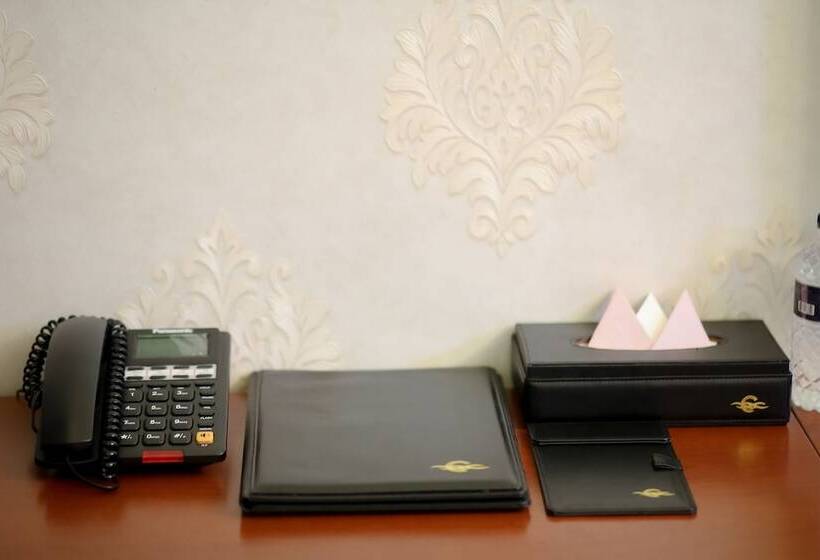 اتاق لوکس با چشم‌انداز دریاچه, Coventina Lake Suites