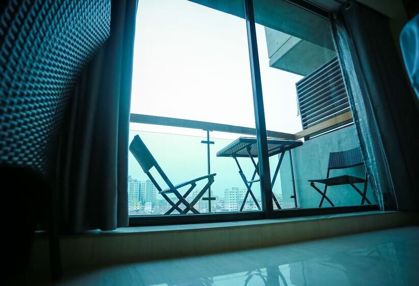 اتاق لوکس با چشم‌انداز دریاچه, Coventina Lake Suites