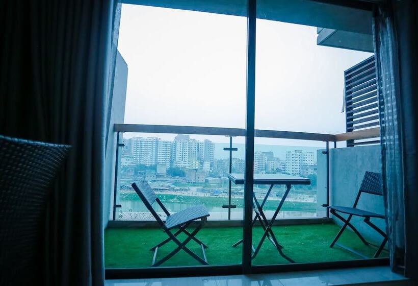 اتاق لوکس با چشم‌انداز دریاچه, Coventina Lake Suites