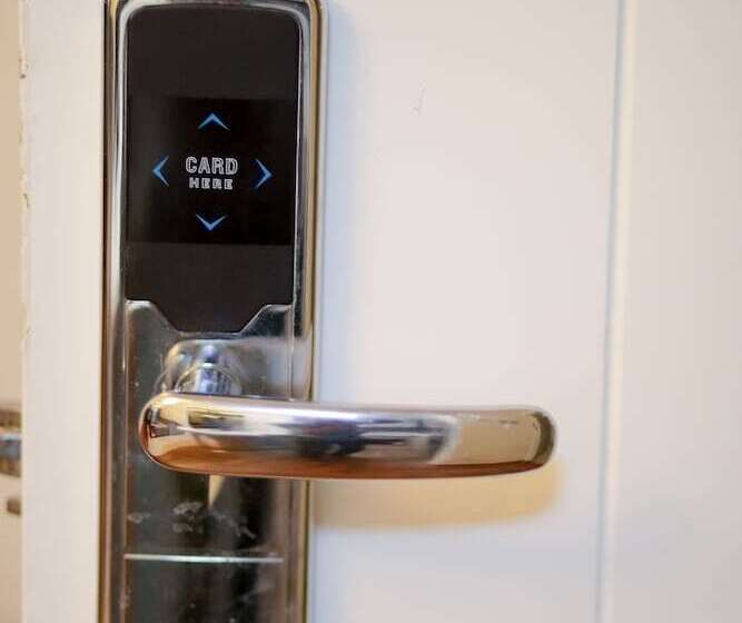 اتاق لوکس با چشم‌انداز دریاچه, Coventina Lake Suites