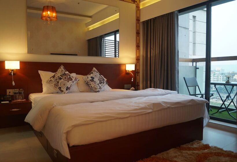 اتاق لوکس با چشم‌انداز دریاچه, Coventina Lake Suites