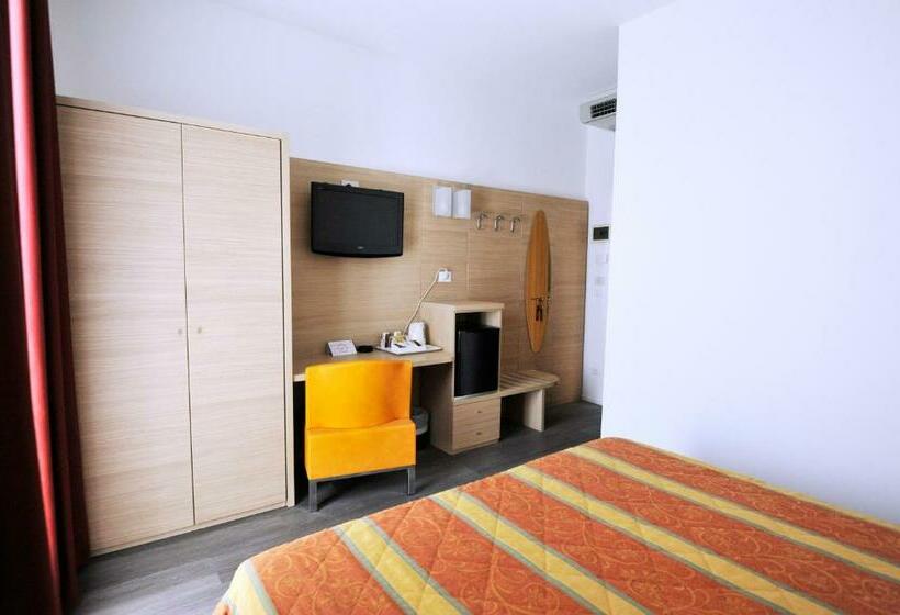 اتاق استاندارد با بالکن و چشم‌انداز دریا, Marzia Holiday Queen