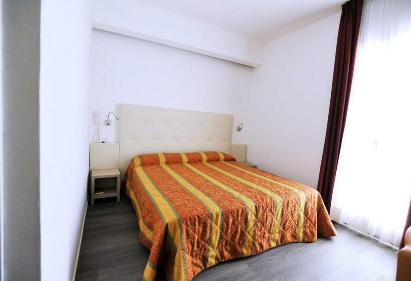 اتاق استاندارد با بالکن و چشم‌انداز دریا, Marzia Holiday Queen