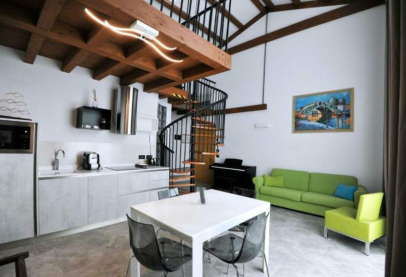 سوییت با چشم‌انداز دریا, Marzia Holiday Queen