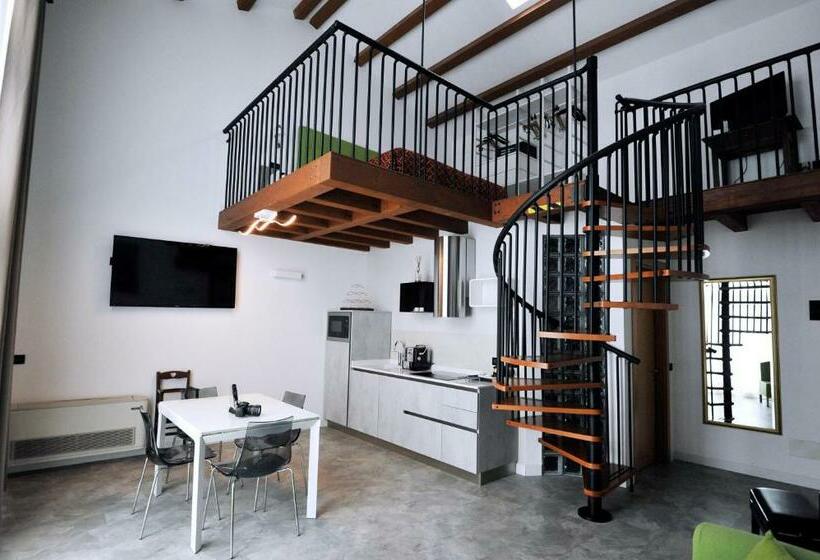 سوییت با چشم‌انداز دریا, Marzia Holiday Queen