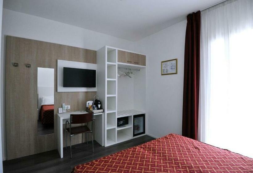 اتاق استاندارد با بالکن و چشم‌انداز دریا, Marzia Holiday Queen