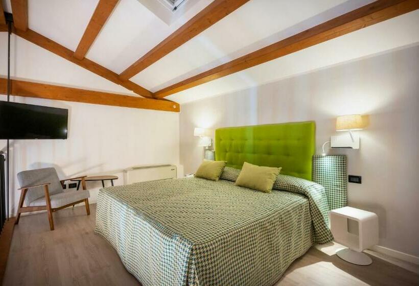 سوییت با چشم‌انداز دریا, Marzia Holiday Queen