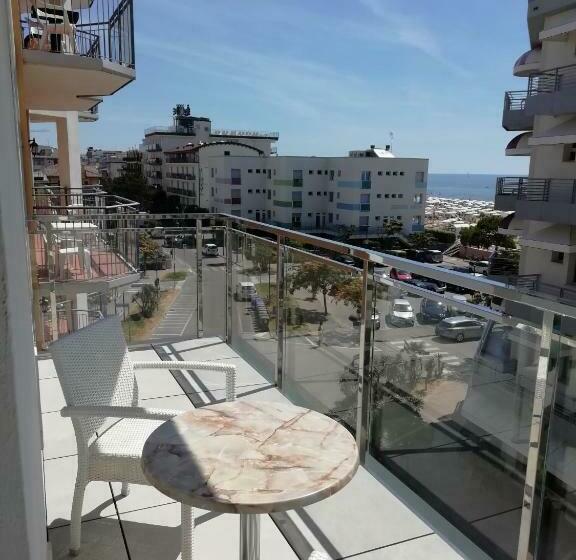 اتاق استاندارد با بالکن و چشم‌انداز دریا, Marzia Holiday Queen