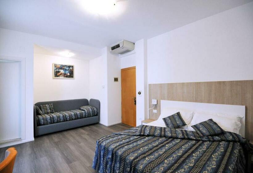 اتاق استاندارد سه تخته با بالکن, Marzia Holiday Queen