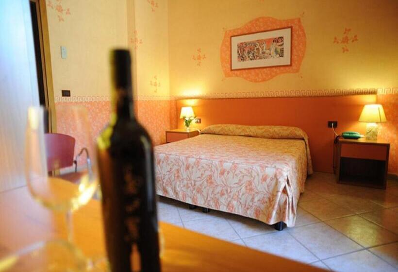 חדר סטנדרט לשלושה, Poseidonia Mare