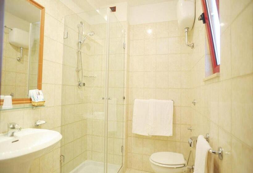 غرفة قياسية فردية, Poseidonia Mare