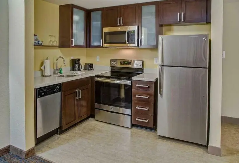 キングサイドベッドのスタンダードワンルーム, Residence Inn Fort Lauderdale Pompano Beach Central
