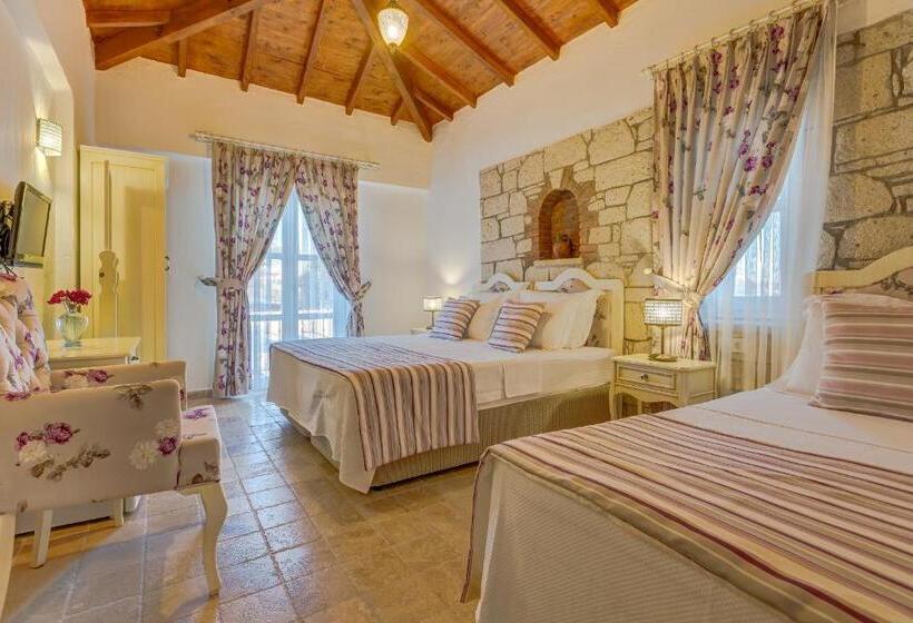 اتاق سوپریور سه تخته, Alanarin Konak Alacati