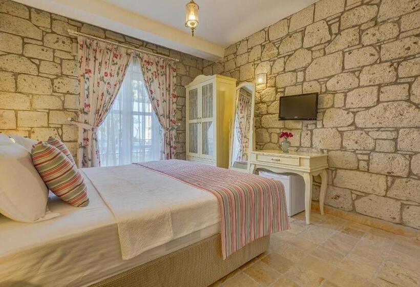 اتاق استاندارد سه نفره, Alanarin Konak Alacati