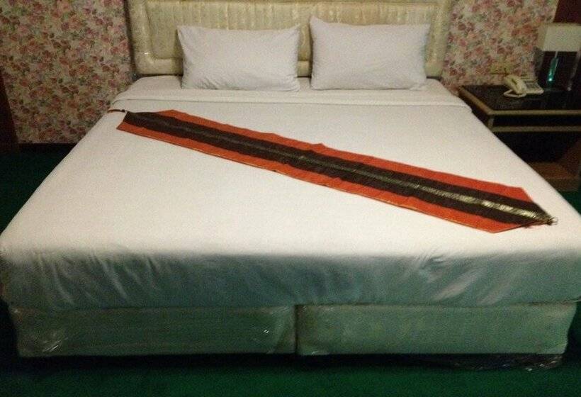 Номер Стандарт, Chao Phya Grand