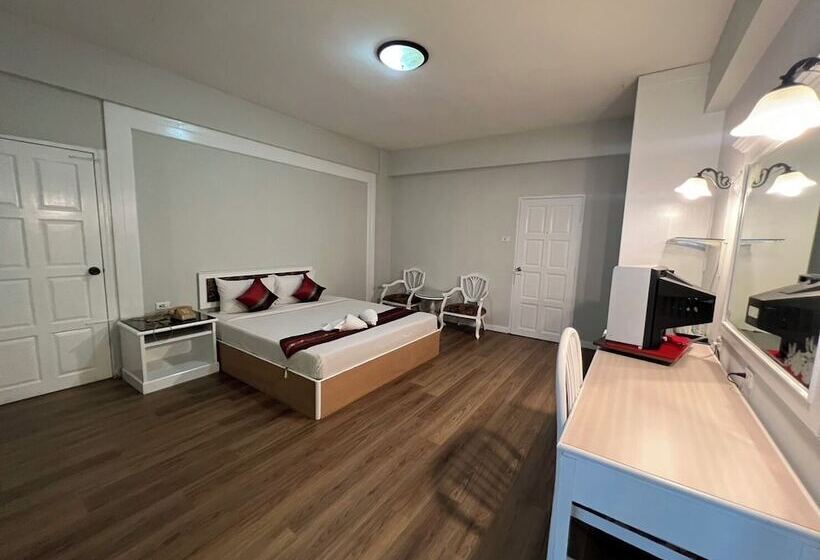 Номер Стандарт, Chao Phya Grand