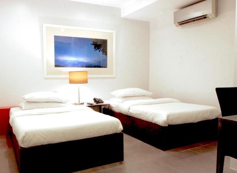 غرفة قياسية ثلاثية, Durban