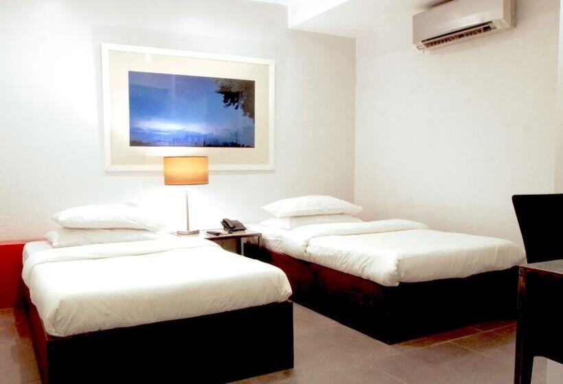 غرفة قياسية ثلاثية, Durban