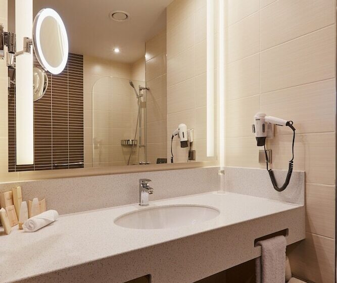 스탠다드 룸, Tenet