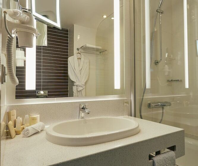 스탠다드 룸, Tenet