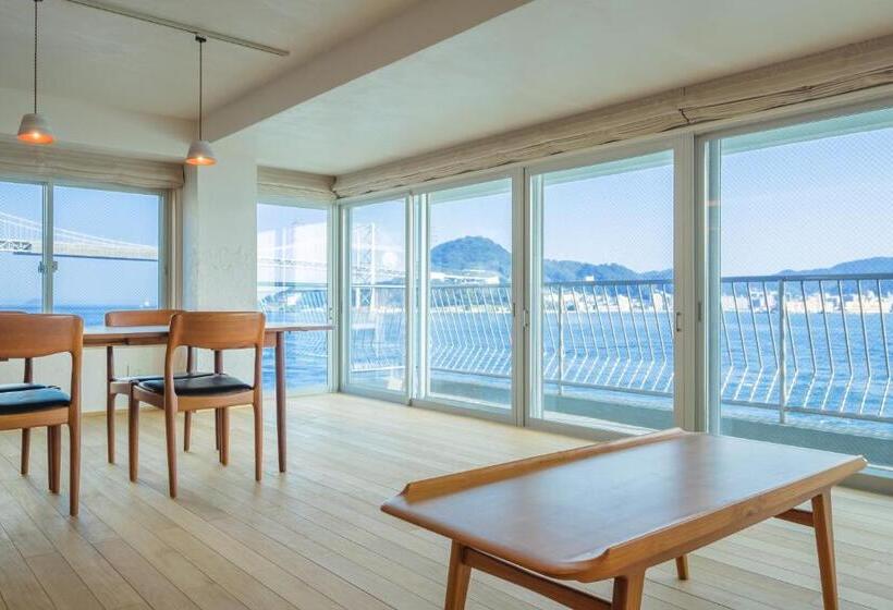 غرفة ديلوكس مطلّة علي البحر, Uzuhouse   Hostel