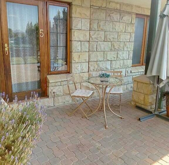 スタンダードルーム, Mt Horeb Manor