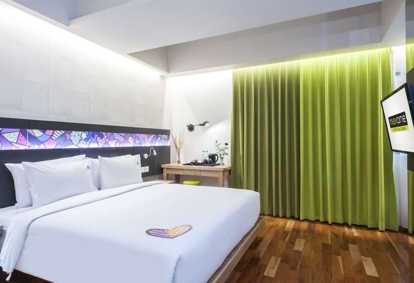 Номер Стандарт, Maxonehotels At Dharmahusada   Surabaya