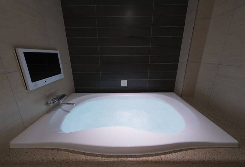 スーペリアールーム, Myth L