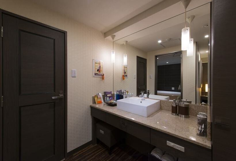 Номер Deluxe, Myth L