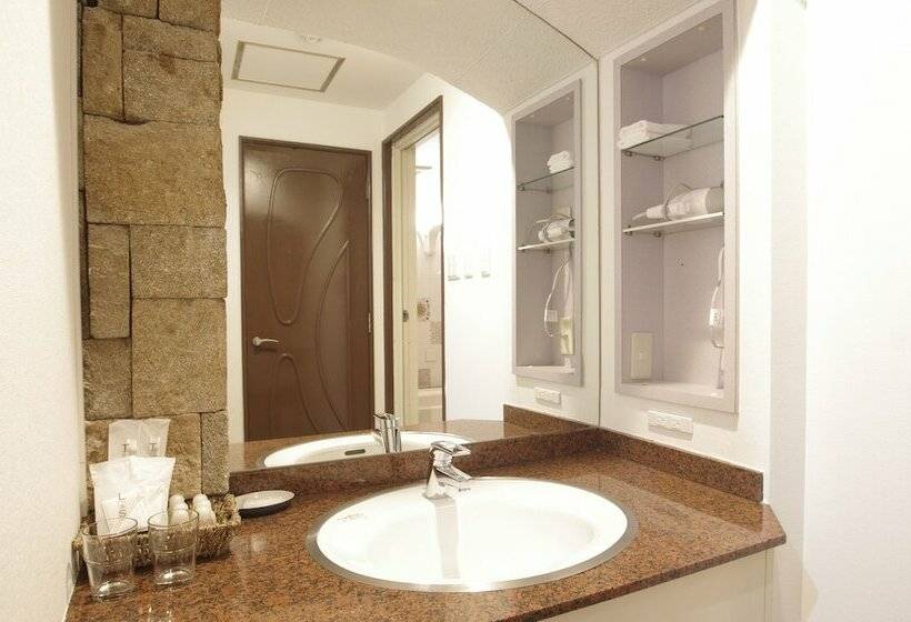 חדר דחוקס עם מיטת קינג, Imalle Yokohama Isezakicho