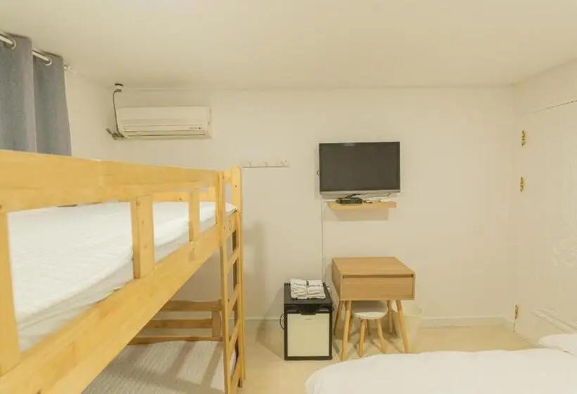 Chambre Familiale, James Blue Hostel