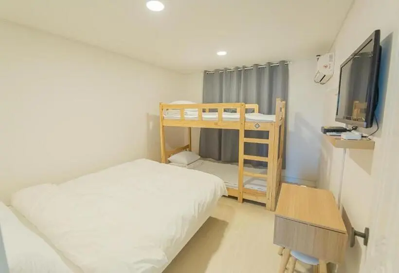 Chambre Familiale, James Blue Hostel