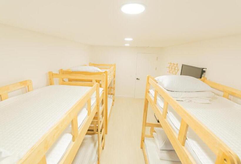 Семейный Номер, James Blue Hostel